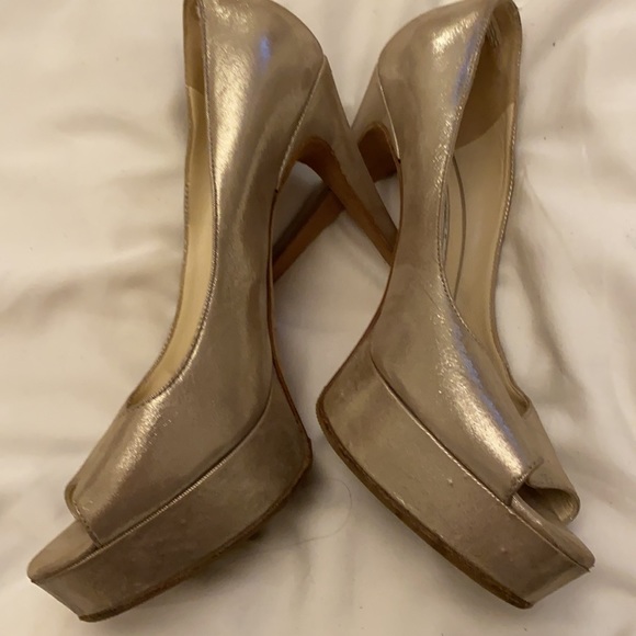 Brian Atwood peep toe pumps in metallic gold size 36.5 - Picture 4 of 4